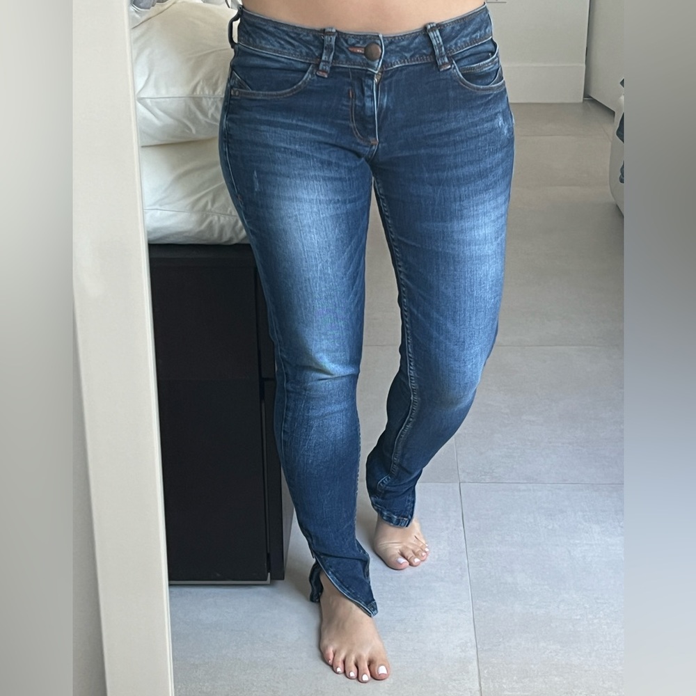BERSHKA WOMEN SIZE 2 DARK BLUE JEANS LOW RISE WITH ZIPPER ON ANKLES
